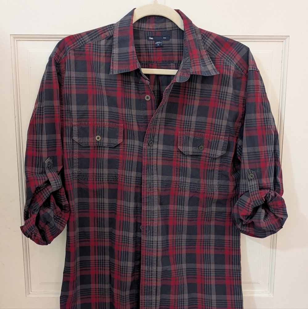 GAP Men's Size M Casual Red and Black Plaid Shirt